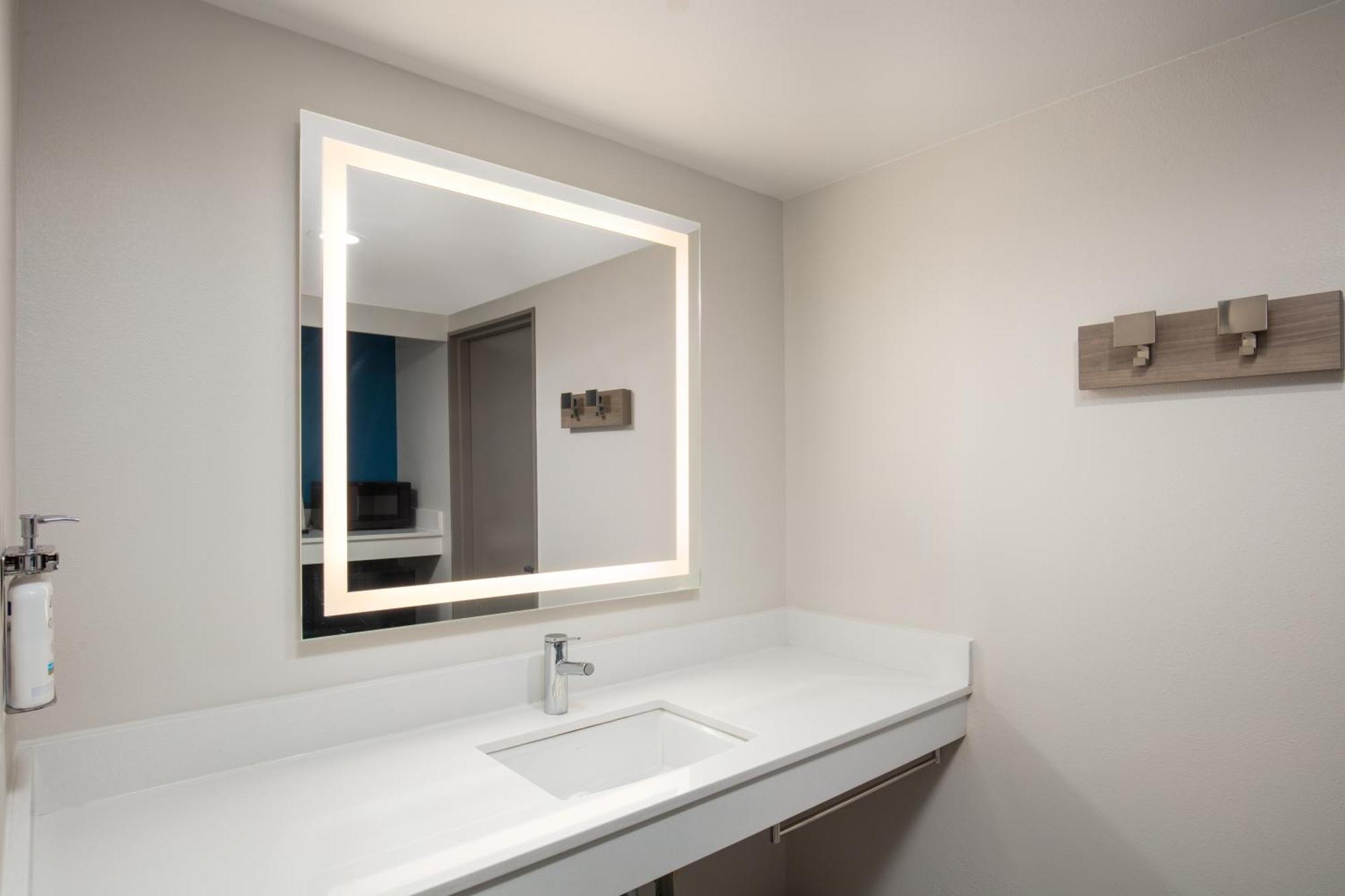 Holiday Inn Express Hotel & Suites Ventura Harbor By Ihg Экстерьер фото